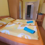 - Balaton 18519 Appartement *