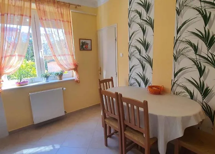 - Balaton 18519 Balatonföldvár