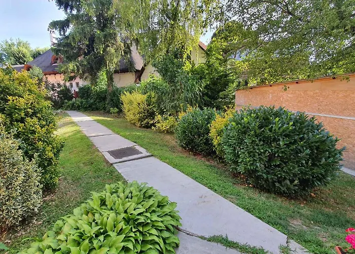 - Balaton 18519 Apartamento